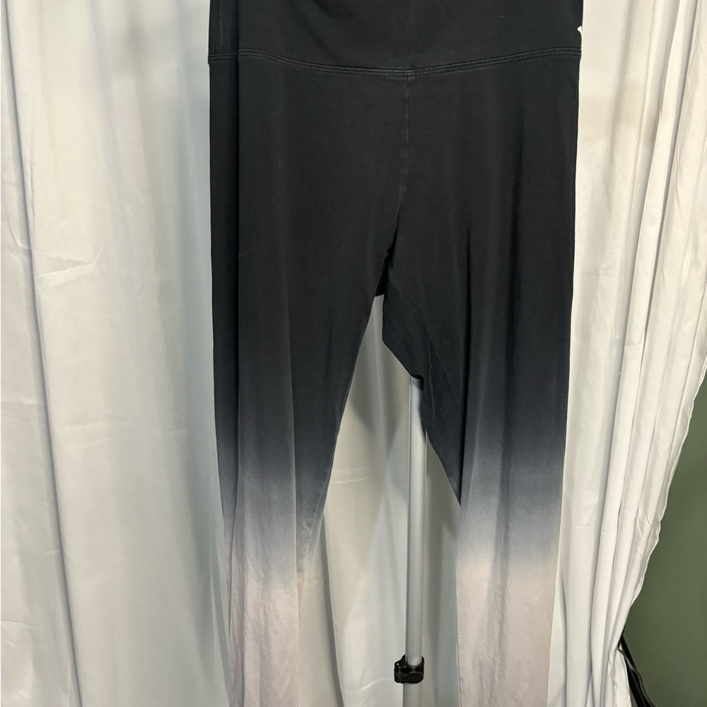PINK Victoria's Secret Gradient Black and Gray Leggings